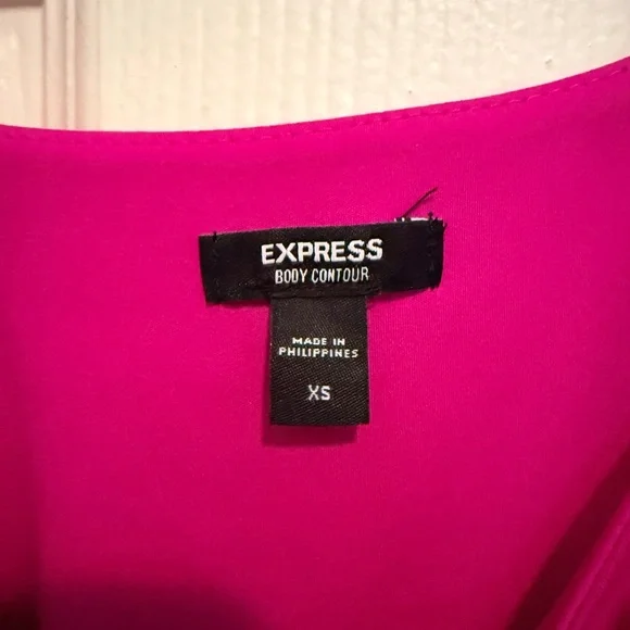 Express Body Contour Crop Tank - Picture 2 of 3